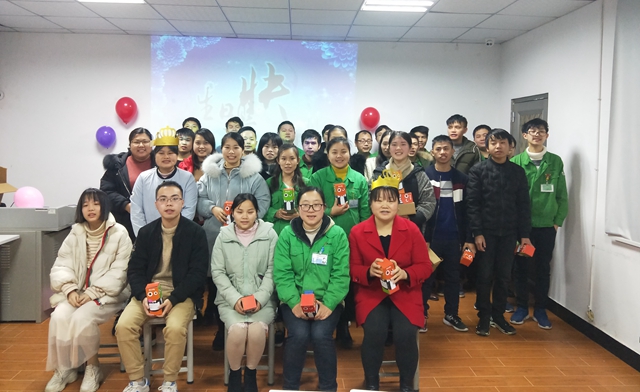 鳳凰科技團總支舉辦2月份團員青年生日會