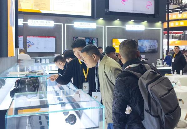 上海光博会(1).jpg 上海光博会(1).jpg