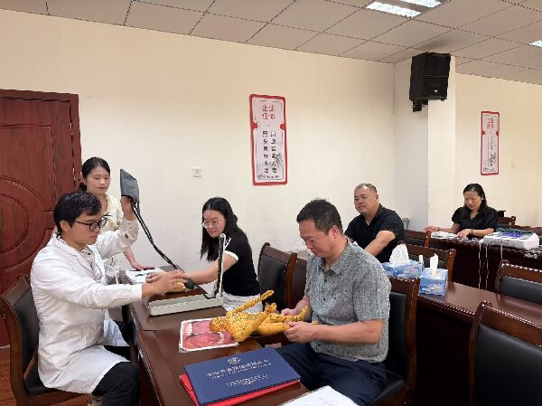 2.中医进企业.jpg
